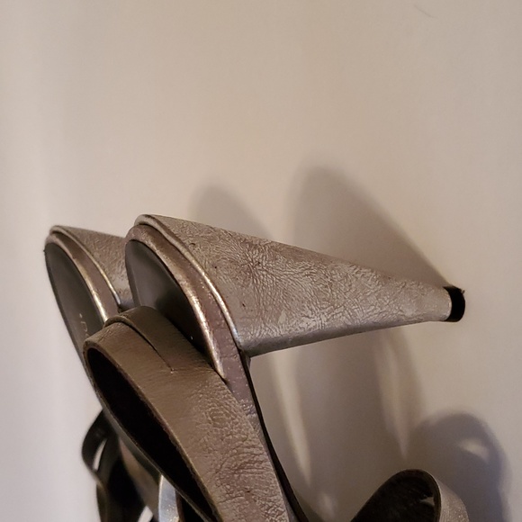 Donald Pliner strappy leather heels, size 11 - Picture 5 of 6